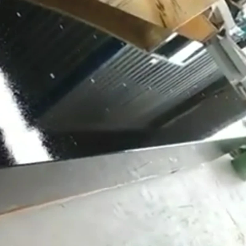 4 meetri pikk ja 0,5 meetri paks puuritud sisestada graniit platvorm saadetakse